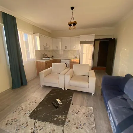 Apartament Charming Flat With Nice View And Garden In